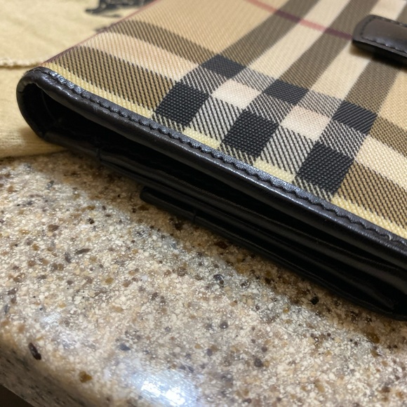 Authentic Burberry Wallet - Picture 13 of 16